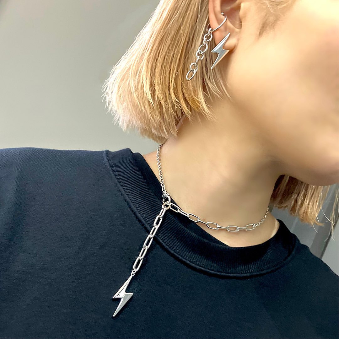 SHOCK ME EARRING