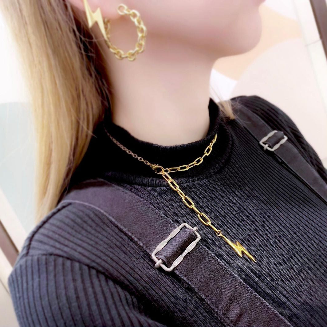 SHOCK ME EARRING