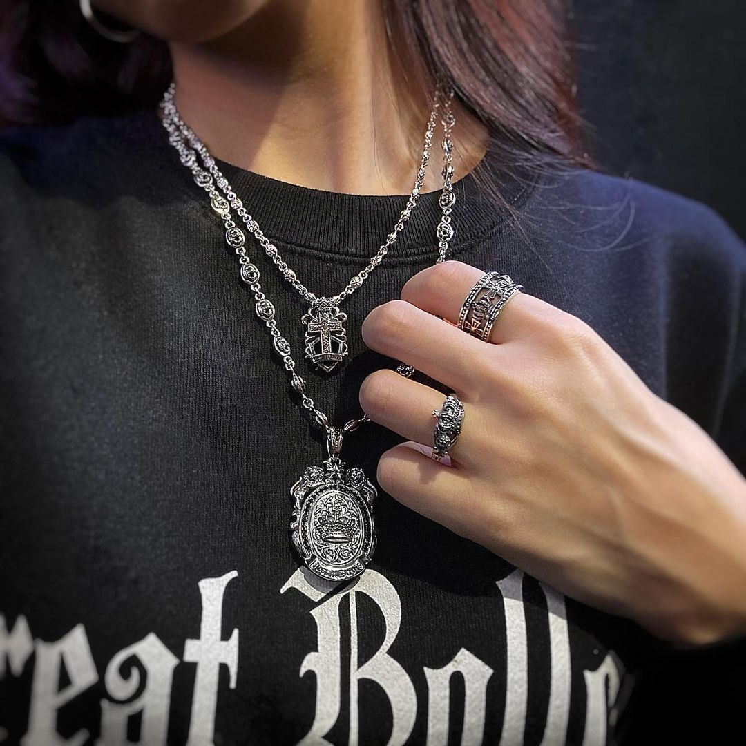 MASSIVE FURYPENDANT SILVER CAMEO