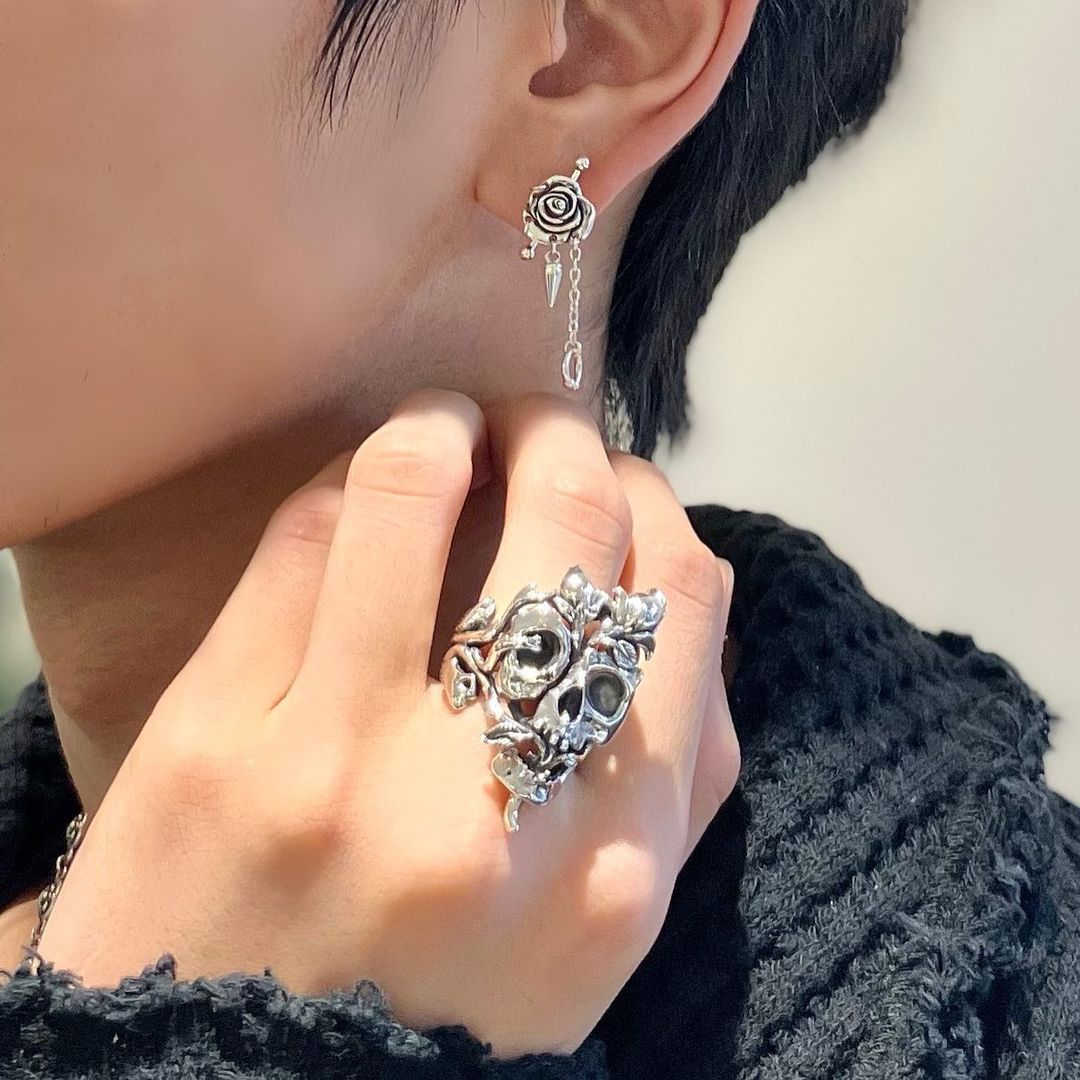 ROSES OF ROMANCE RING