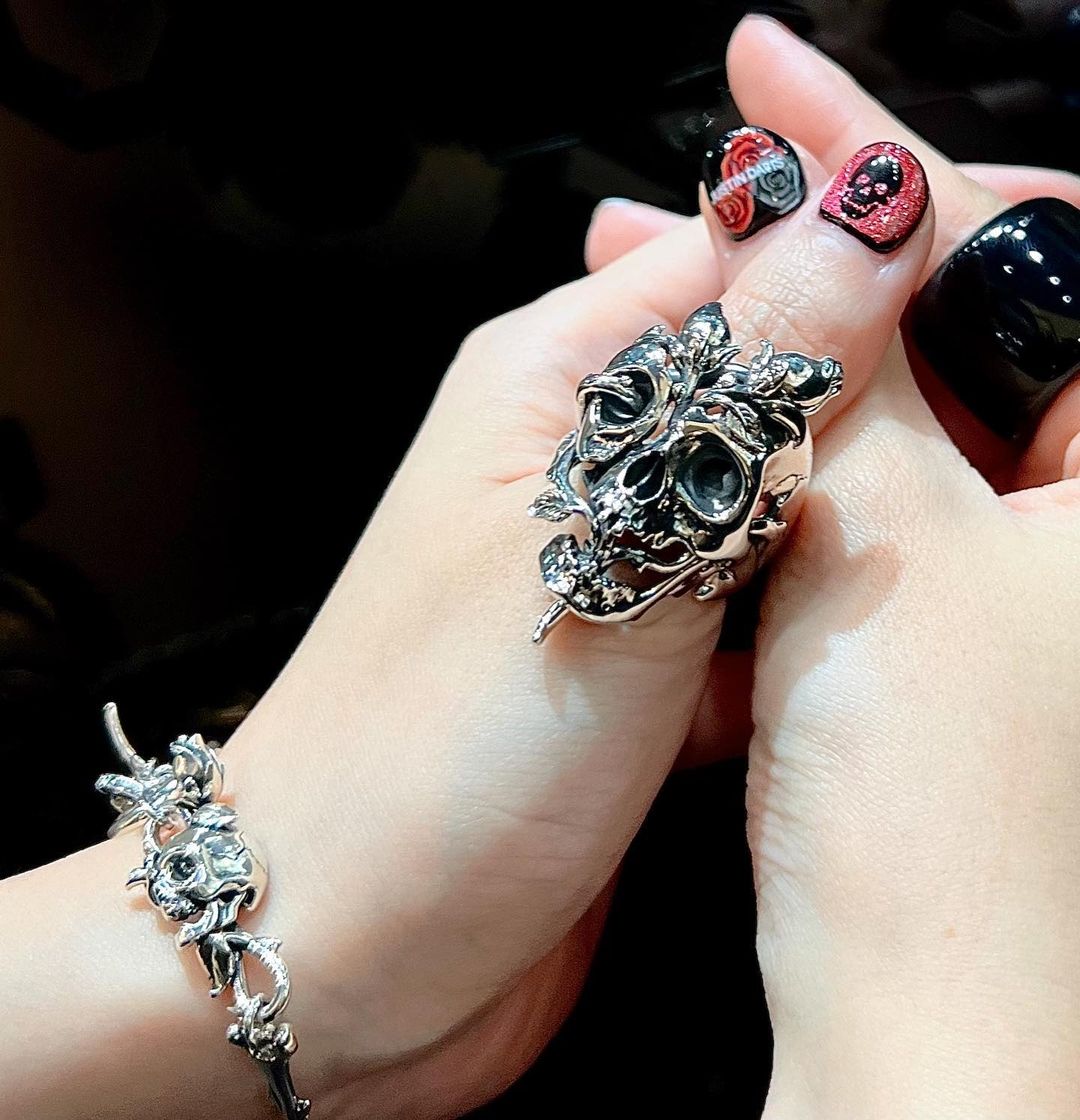 ROSES OF ROMANCE RING