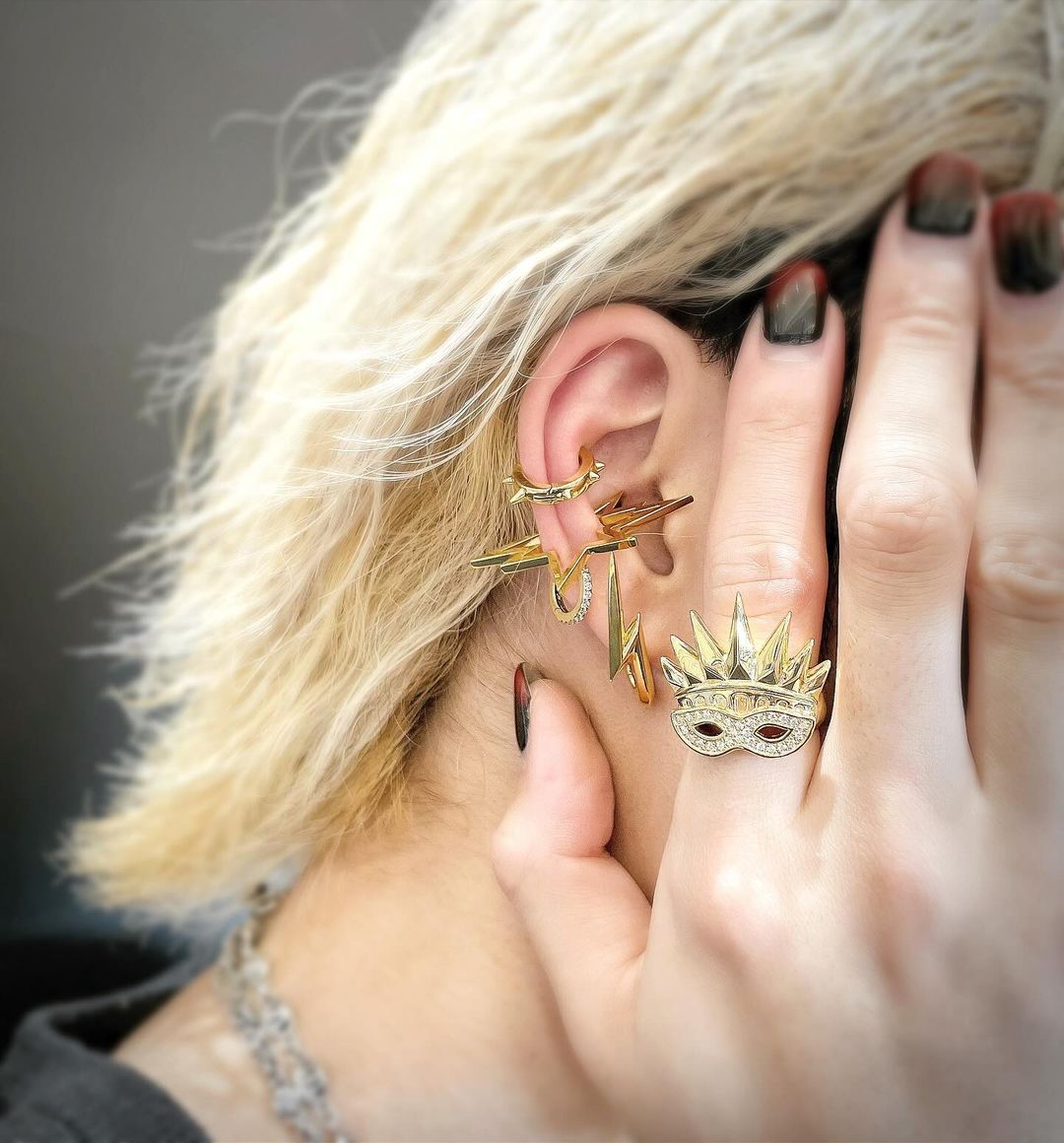 DANCING LIGHT EAR CUFF