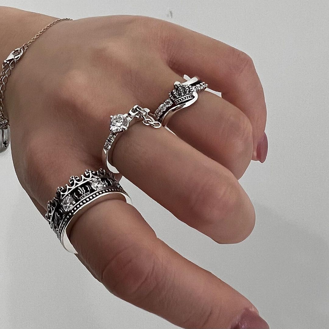 CIRCULAR CROWN RING