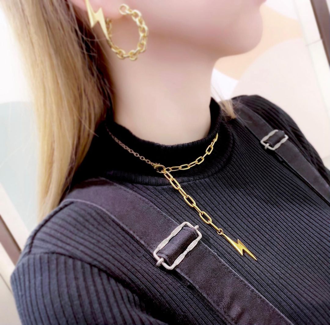 SHOCK ME EARRING