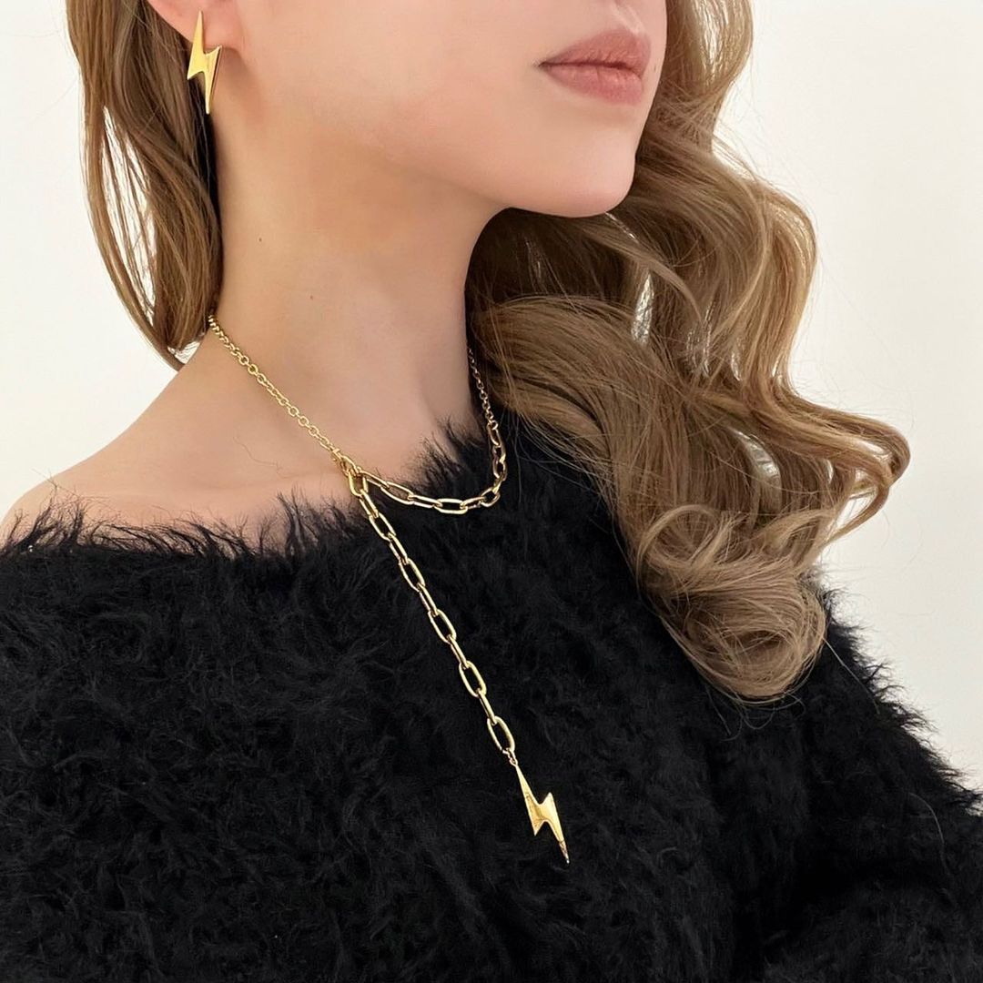 SHOCK ME EARRING